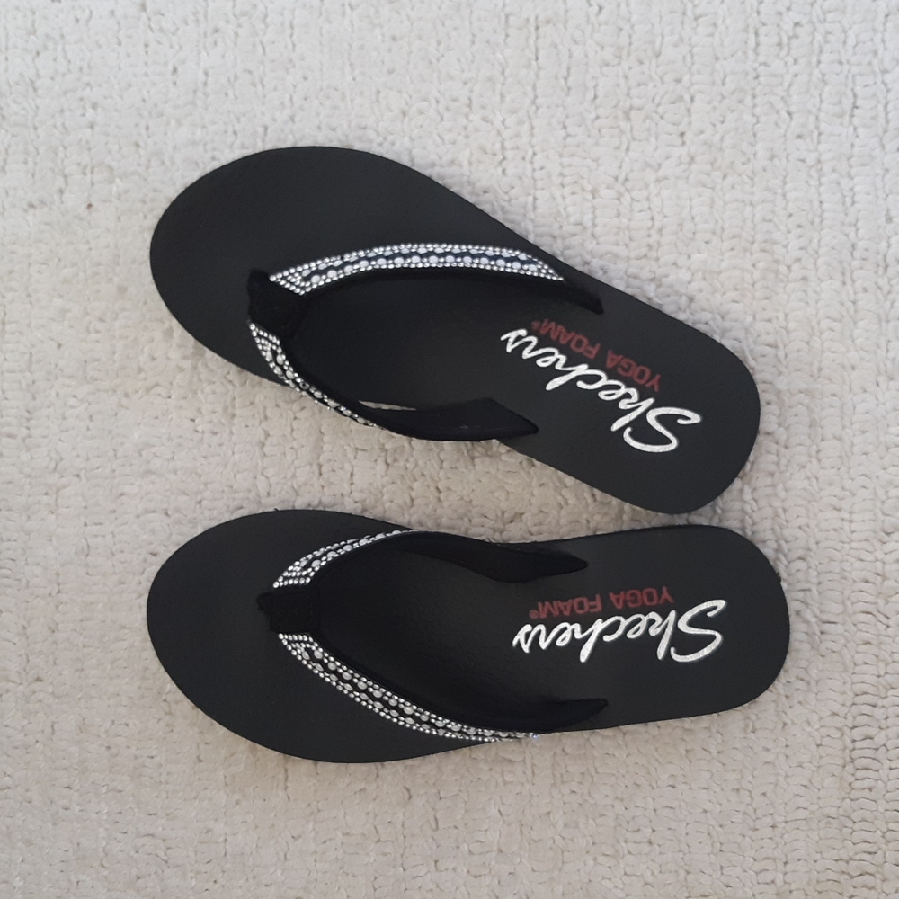 Skechers Yoga Foam flip flops